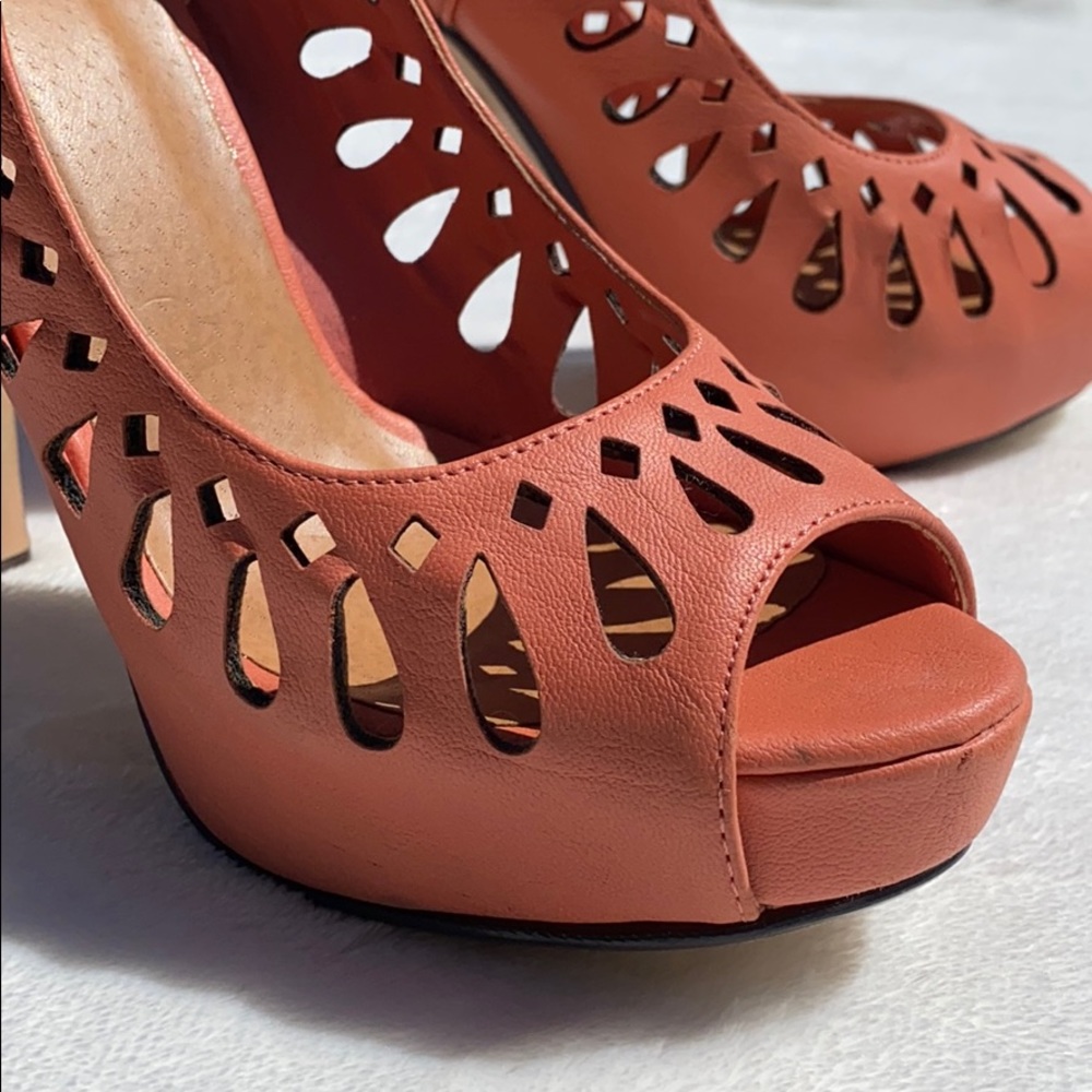 Fun Summer Heel! - Picture 2 of 6
